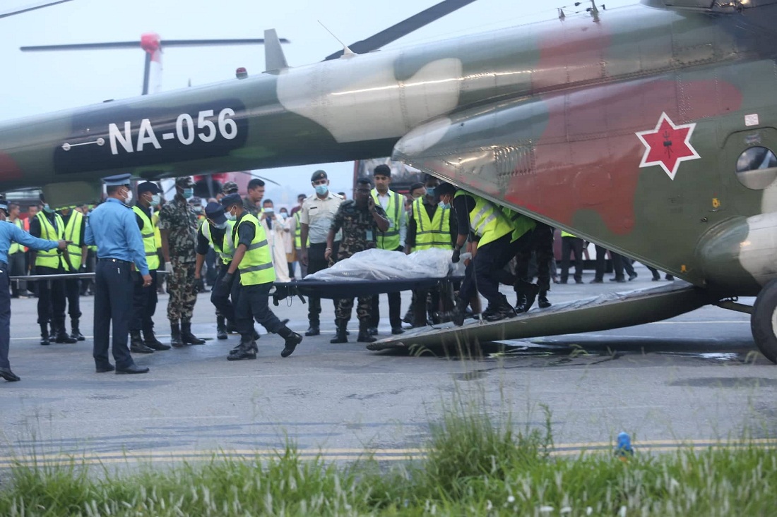 मुस्ताङ जहाज दुर्घटनाका मृतकको शव परीक्षण गरिँदै